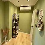 Kleine, Gemuetliche Dachwohnung Mit Viel Charme *