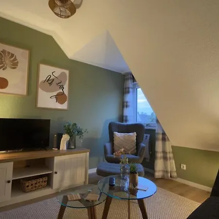 Kleine, Gemuetliche Dachwohnung Mit Viel Charme *