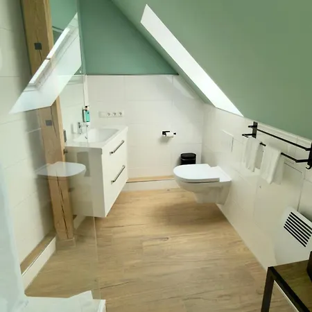 Kleine, Gemuetliche Dachwohnung Mit Viel Charme Lägenhet