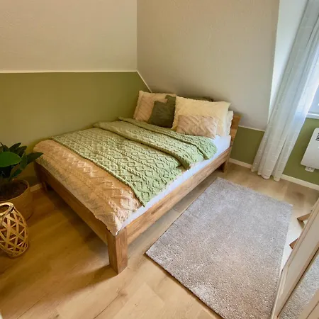 Kleine, Gemuetliche Dachwohnung Mit Viel Charme Lägenhet